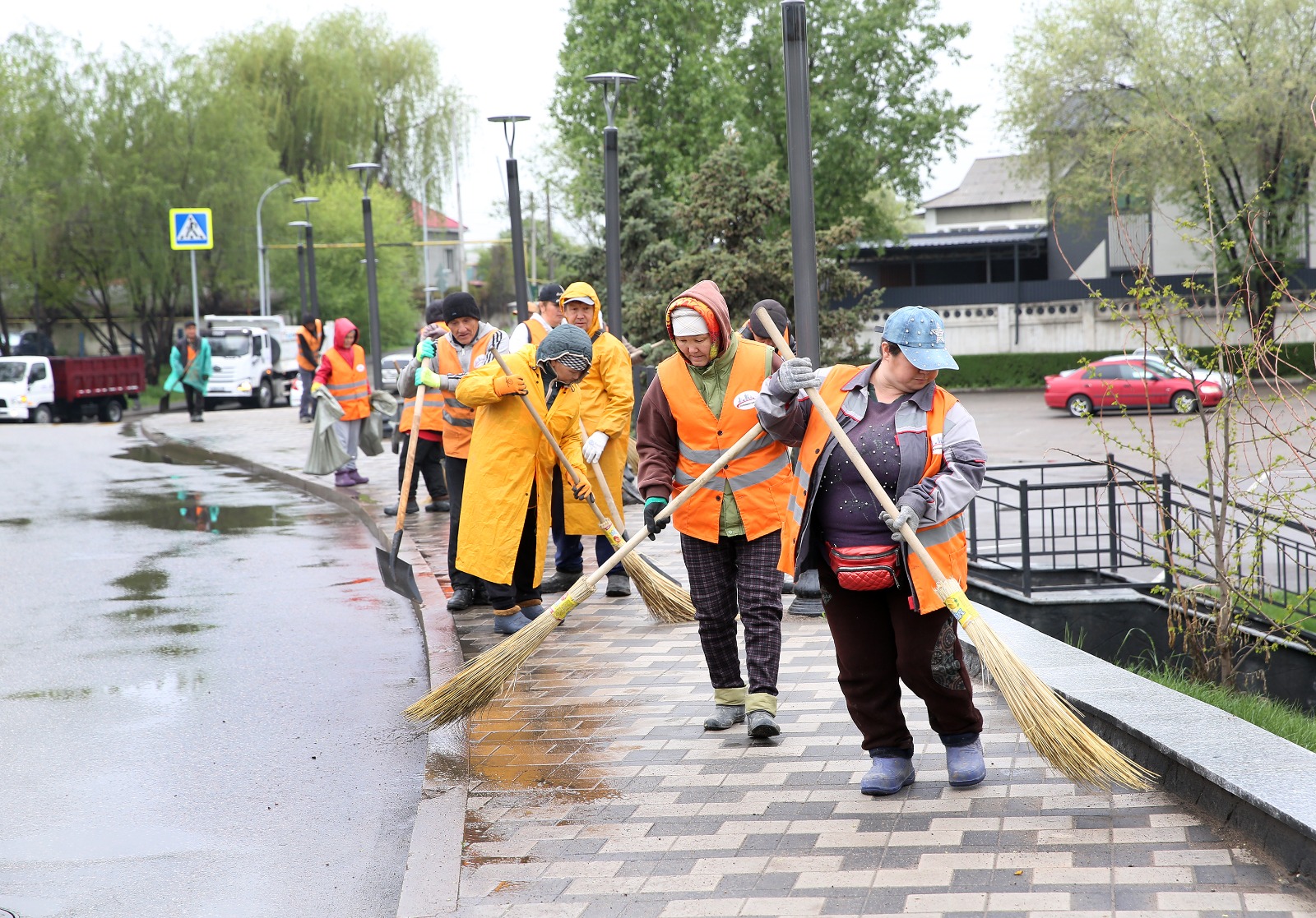 Алматыдағы сенбілік: көп жұмылған істе береке бар