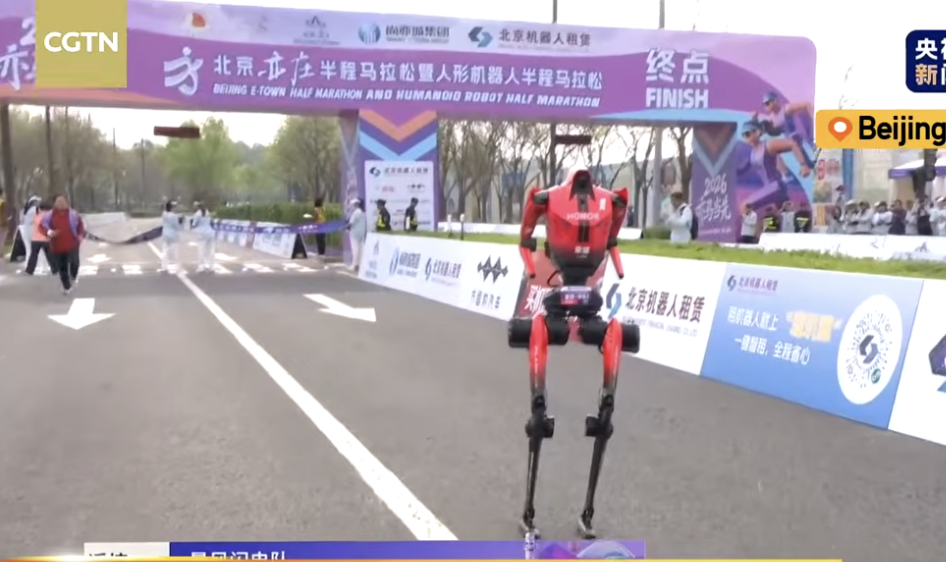 Бейжіңдегі марафонда роботтар алғаш рет адамдарды басып озды