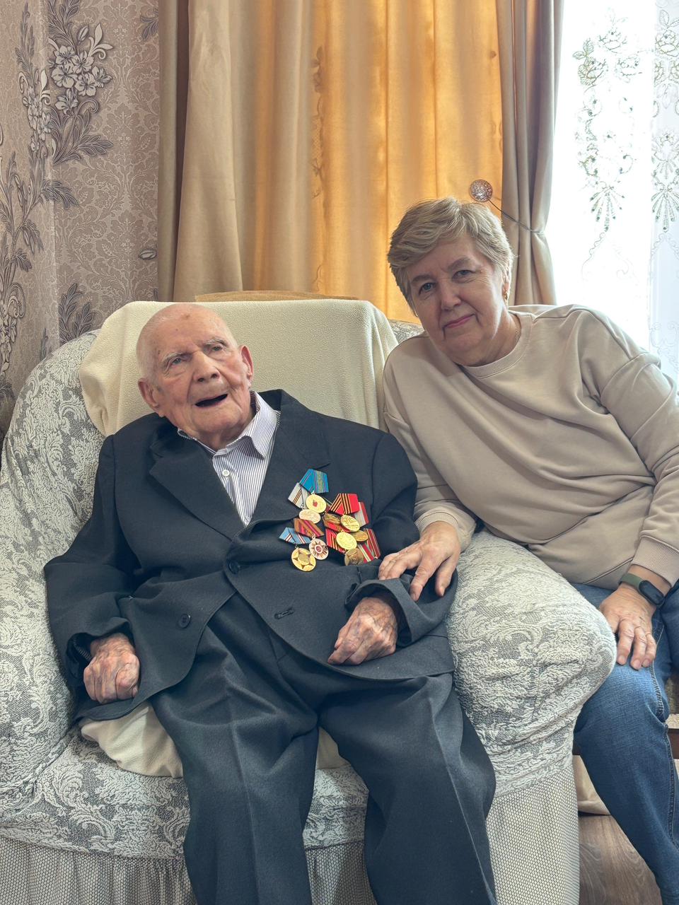 Алматыда жүзге келген ардагерді құттықтап қайтты