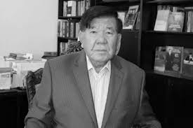 "Дулығаны қақ жарып гүл шыққанша, Жер астынан қарап жатам мен саған..."