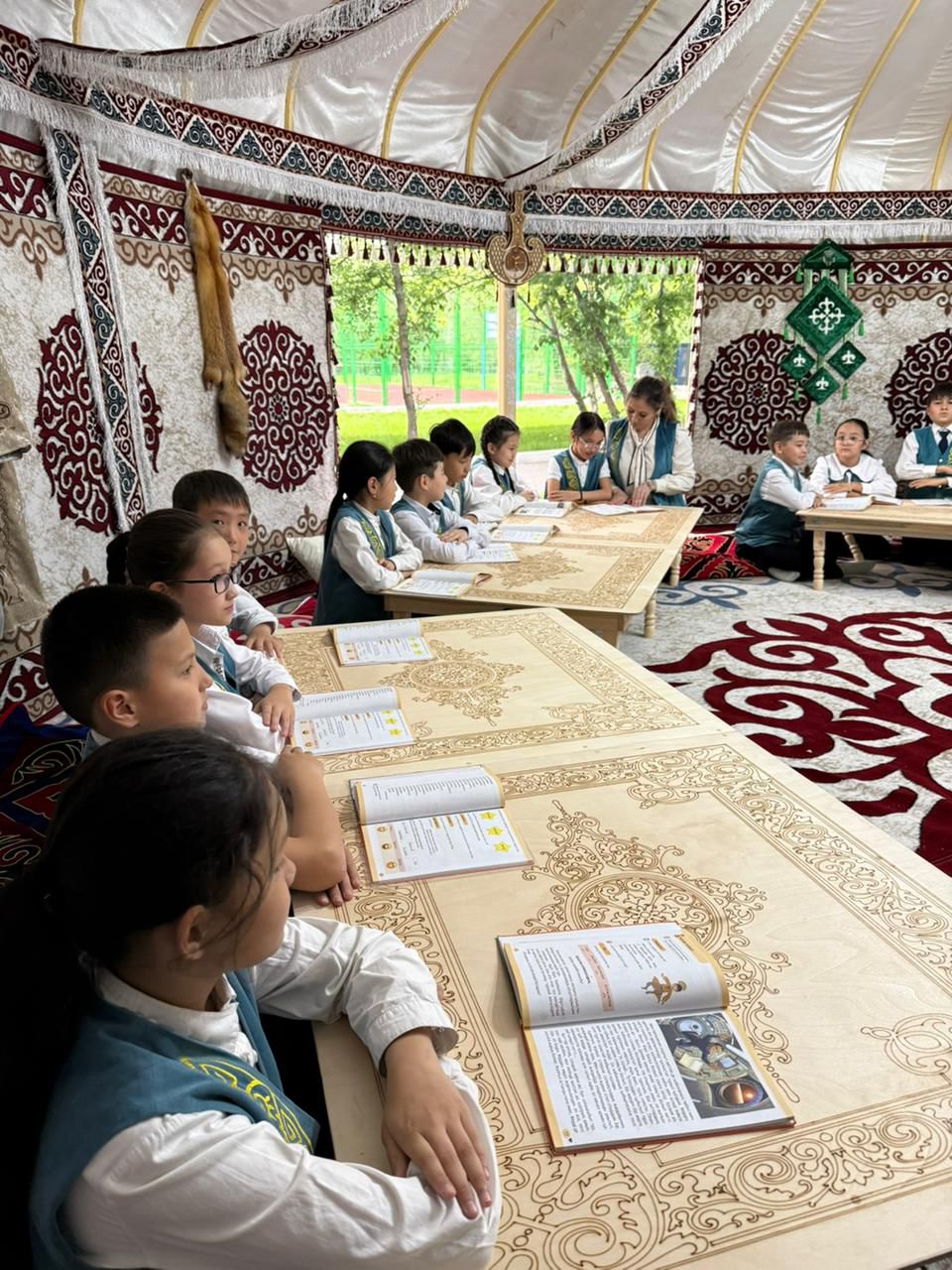 XXI ғасырдың оқу киіз үйі: Алматыдағы мектептердің бірінде бірегей білім беру кеңістігі құрылды