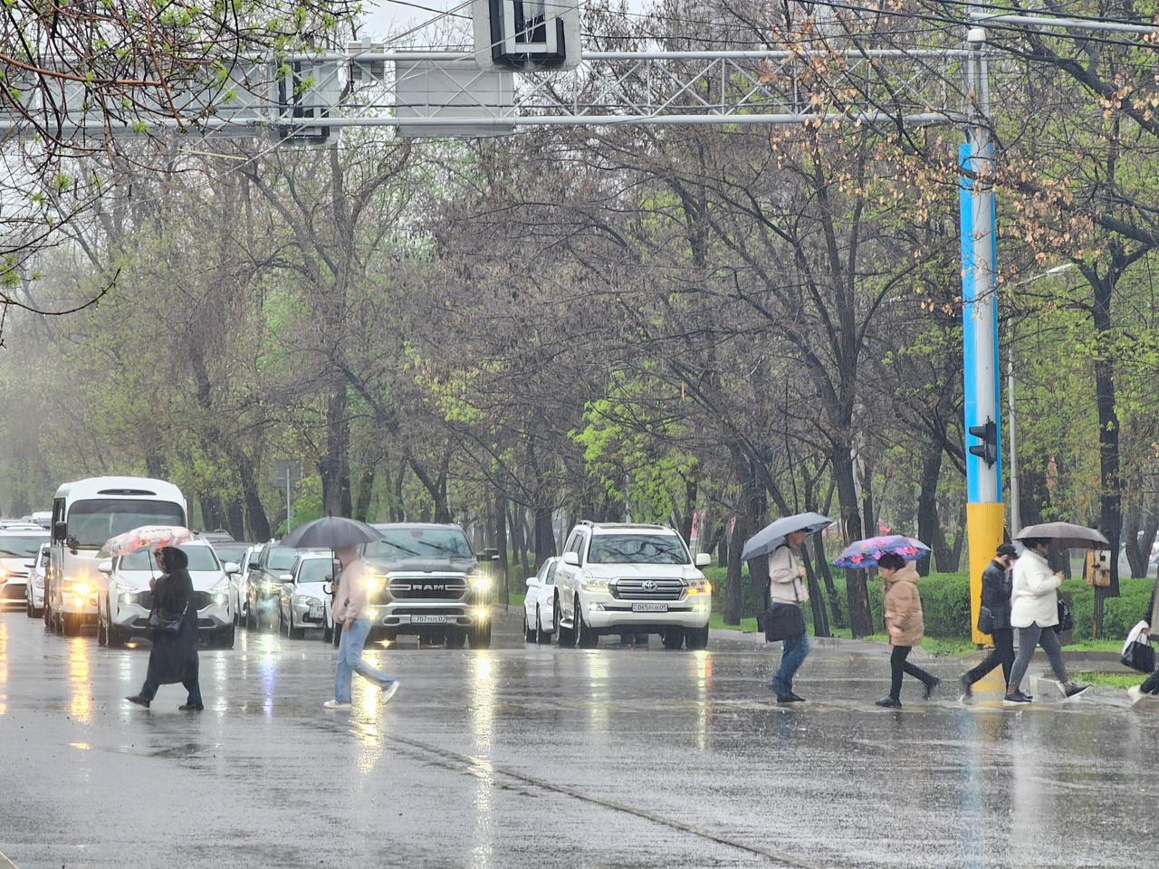 Алматыда жауын-шашынға байланысты коммуналдық қызметтердің дайындығы күшейтілді