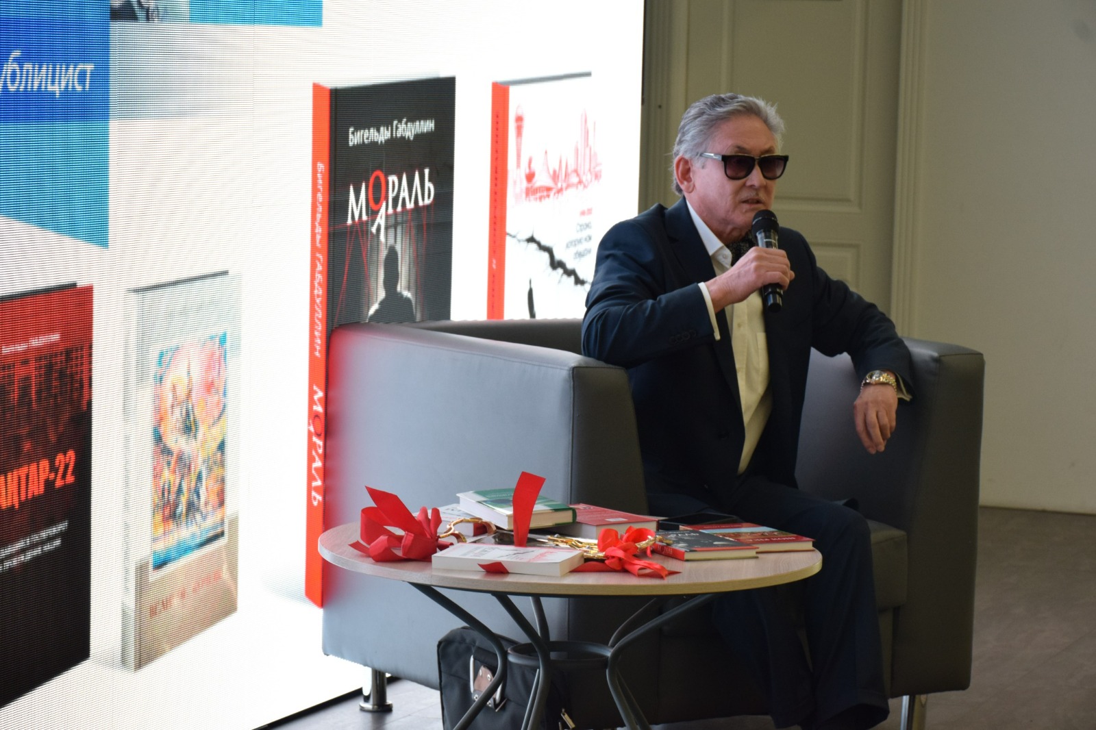 Алматыда Ұлттық кітап күні қарсаңында Бигелді Ғабдуллиннің жаңа кітабының тұсаукесері өтті