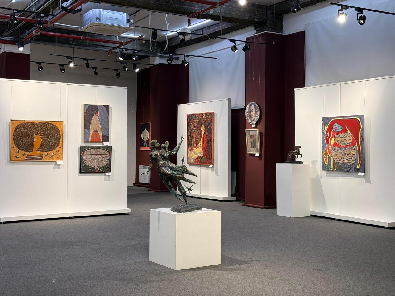 Алматыда Суретшілер одағының 90 жылдығына арналған альбом таныстырылып, жас таланттардың көрмесі ашылды