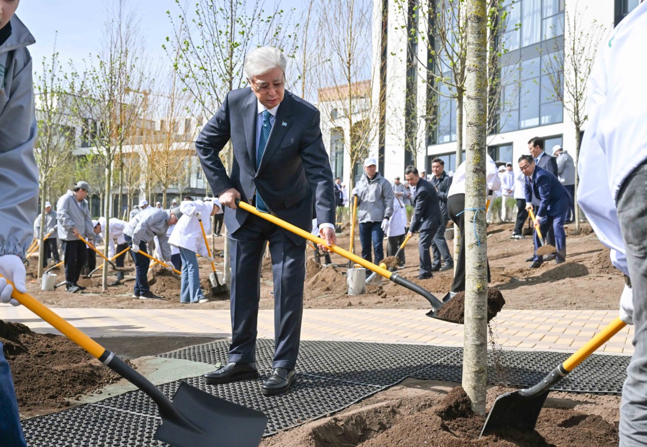 Президент Тоқаев «Таза Қазақстан» акциясына қатысып, жастардың еңбегін ерекше атап өтті