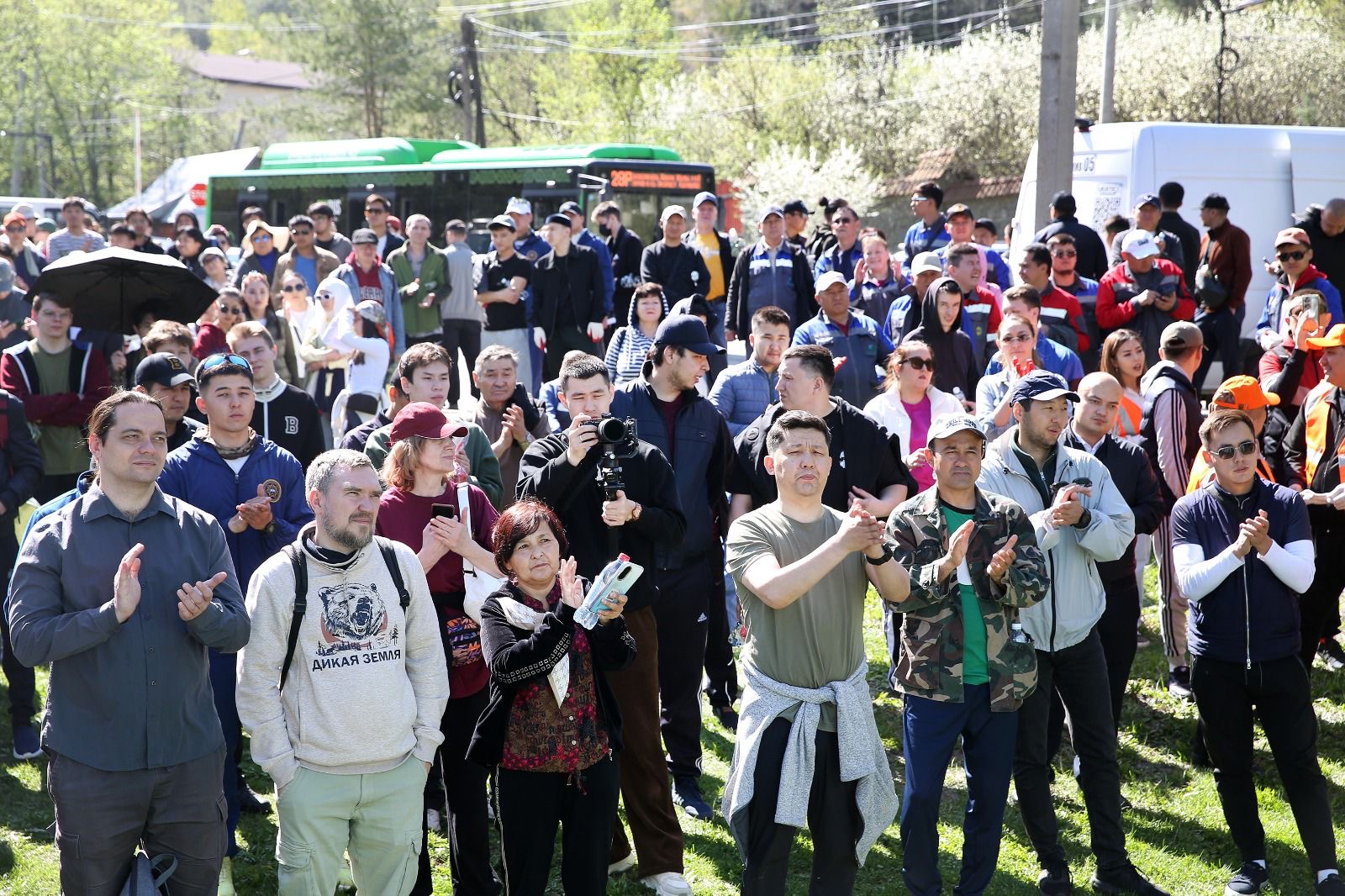 Бұтақты шатқалында 700-ден астам адам бас қосты