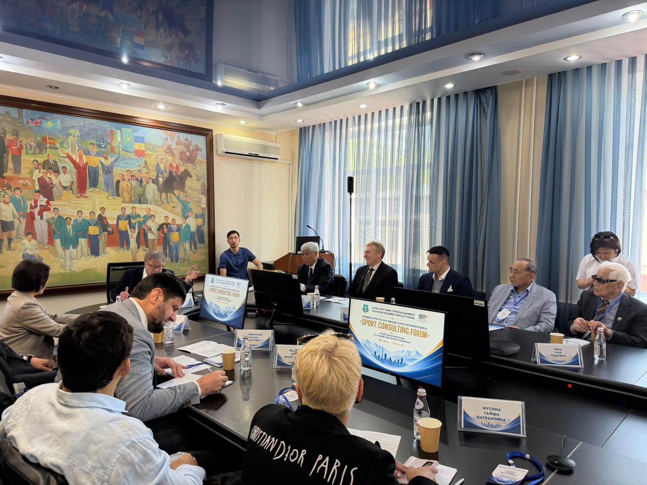 Ғылым мен спорт ұштасқан күн: Алматыда аңызға айналған чемпиондар бас қосты