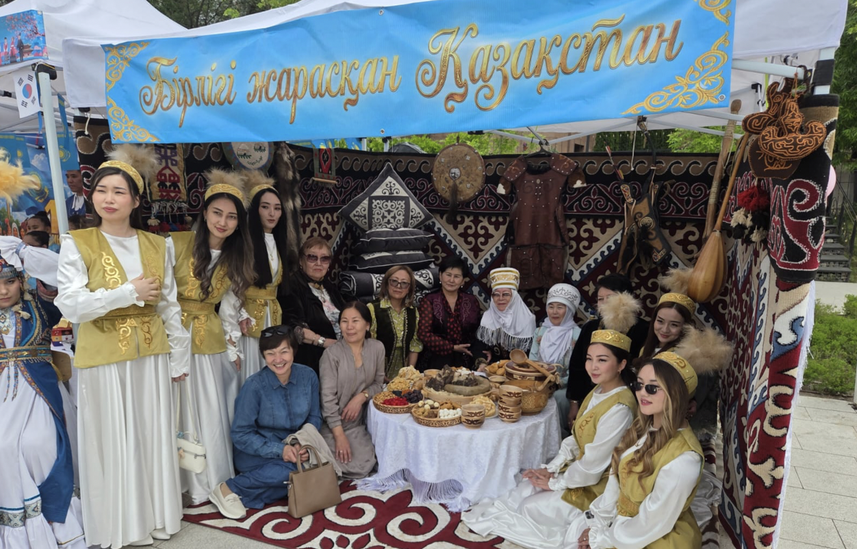 Бірлік бар жерде - тірлік бар: Алмалы ауданы бірлік күнін Сайранның жағасында қарсы алды