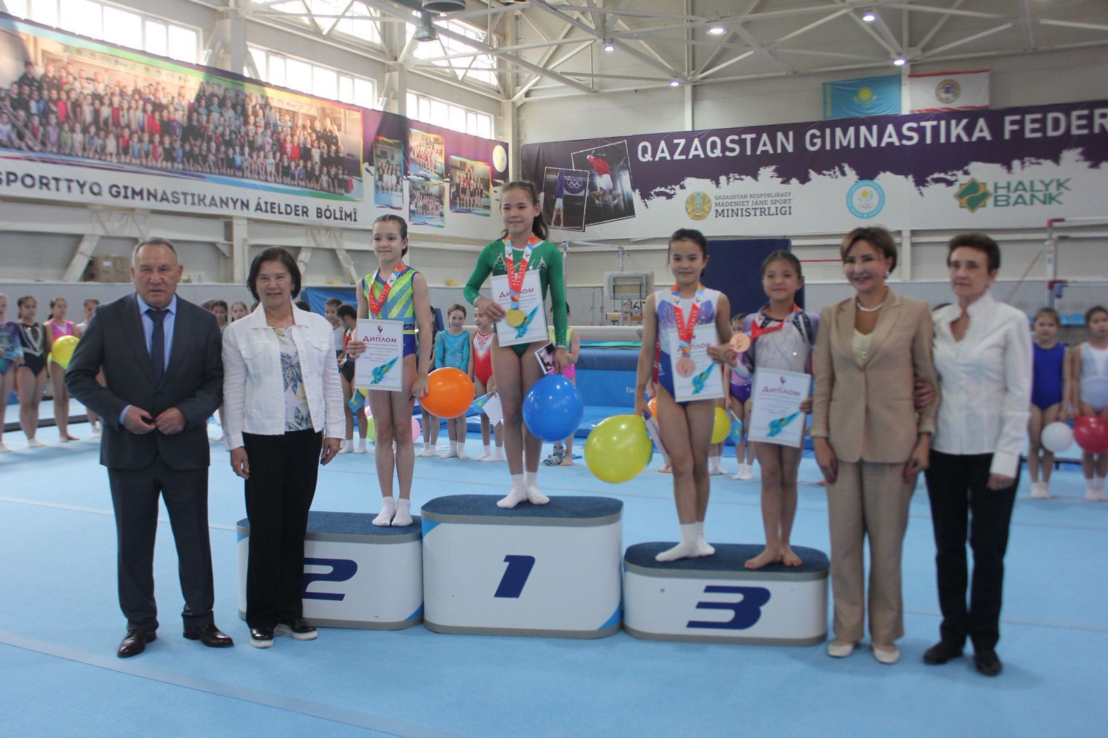 Әлемдік гимнастика аңызы Нелли Ким Алматыдағы жас спортшылар чемпионатына қатысты