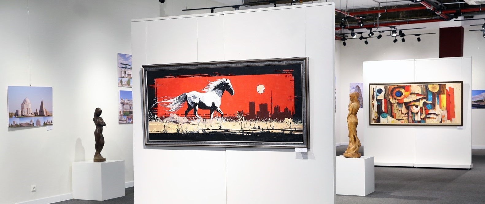 Almaty Gallery «Бейнеленген дүние» атты көрме ұсынды