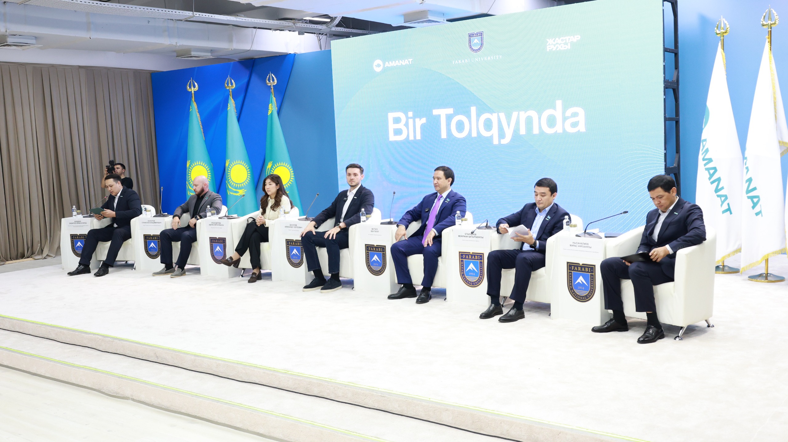 Алматыда «BIR TOLQYNDA» жобасы аясында жастармен ашық диалог өтті