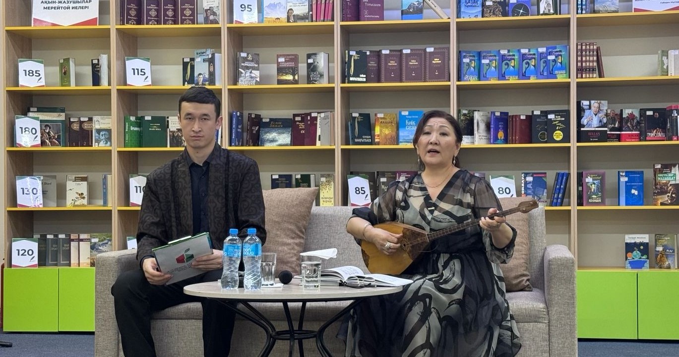 Алматы кітапханасында Ілия Жақановтың сазды әндері шырқалды