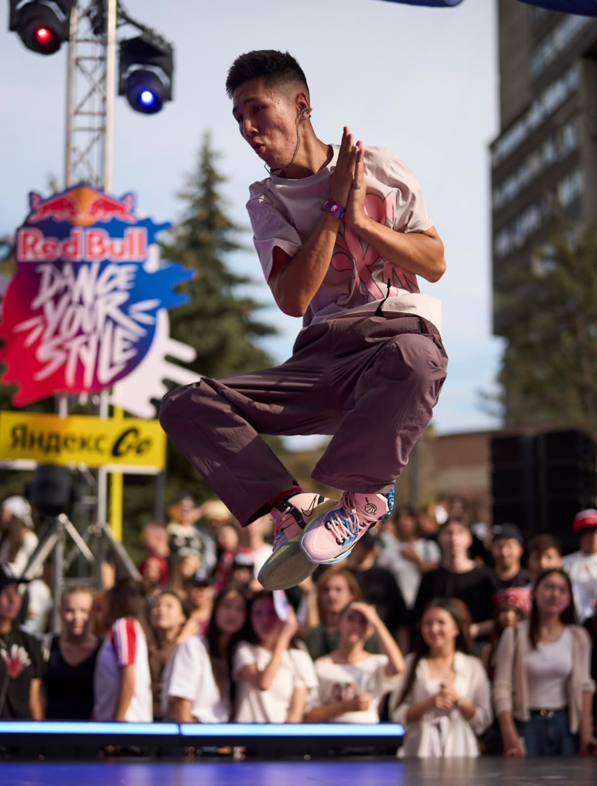 Алматыда Спорт күніне орай Red Bull Dance Your Style би баттлдары өтті