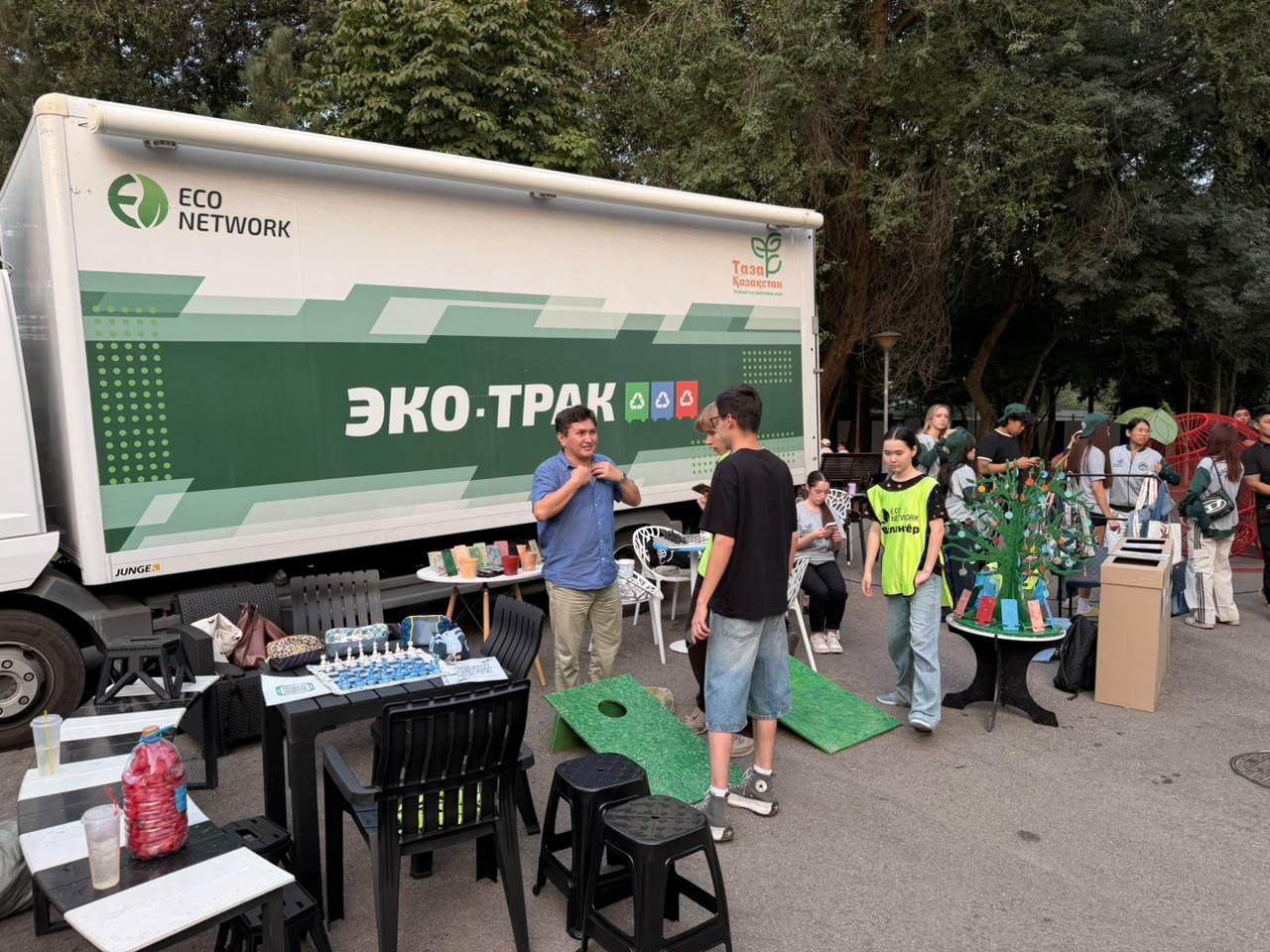 Алматыдағы қалалық жастар фестивалінде қалдықтарды бөлек жинау ұйымдастырылды
