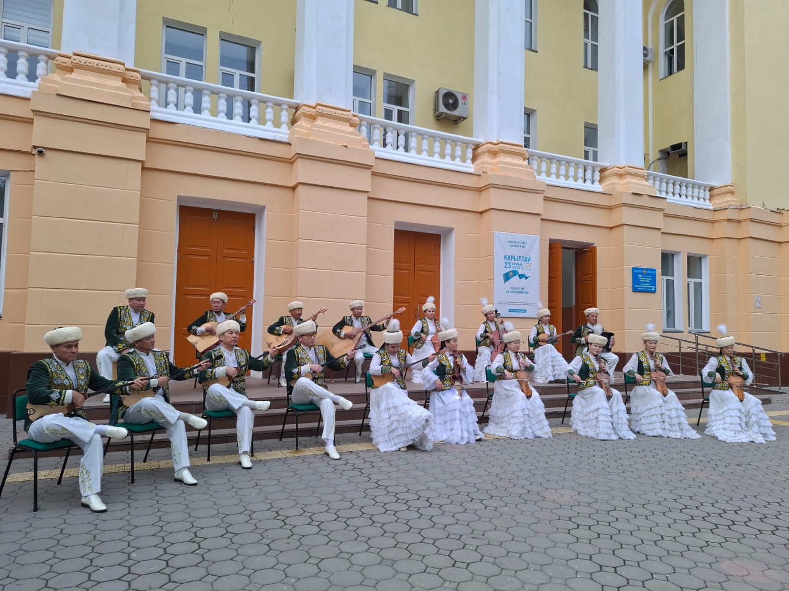 Алматылықтар сайлау күнін ерекше бастады