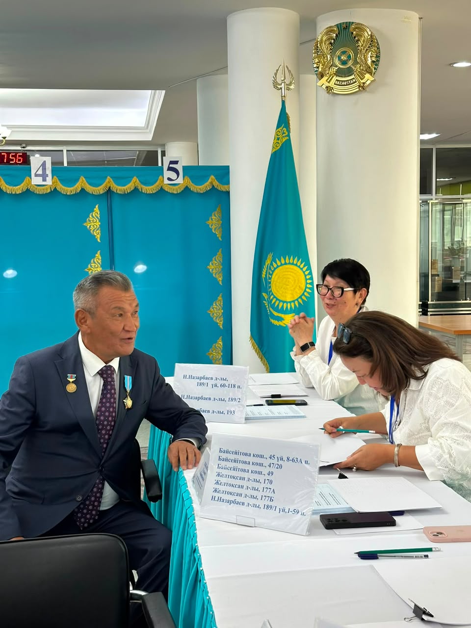 Алматыда Қазақстан Республикасының еңбек сіңірген қайраткері Амантай Бергалиев дауыс берді