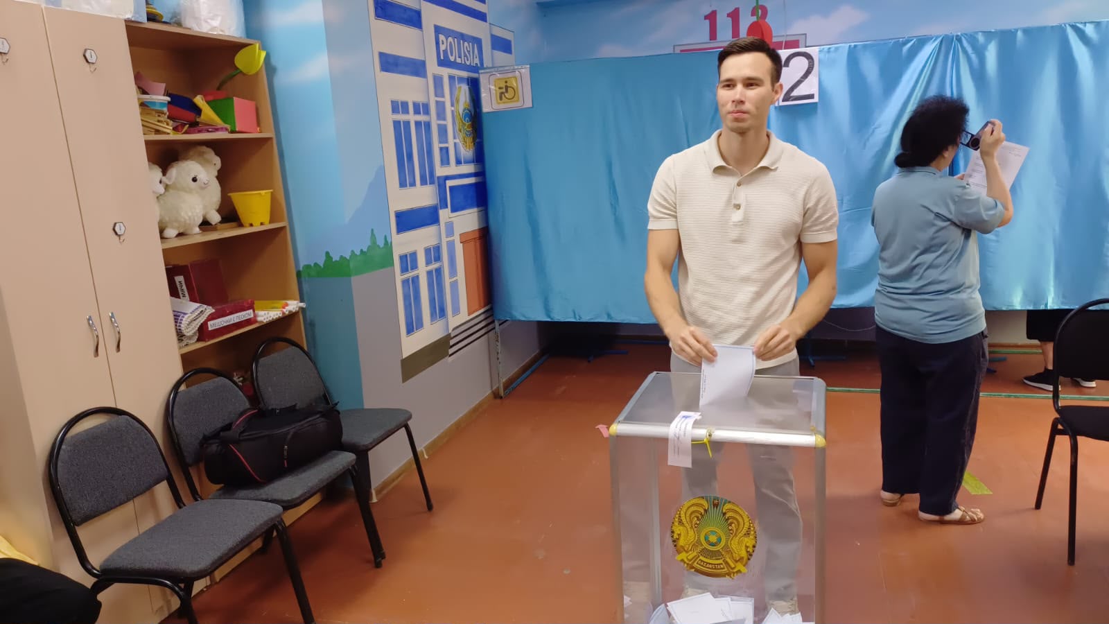 Азияның үш дүркін чемпионы Нариман Құрбанов дауыс берді.