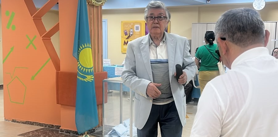 Нұрлан Оразалин Құрылтай сайлауында дауыс берді
