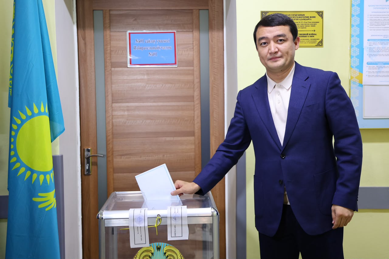 Мәслихат депутаттары дауыс беруге белсенді қатысуда