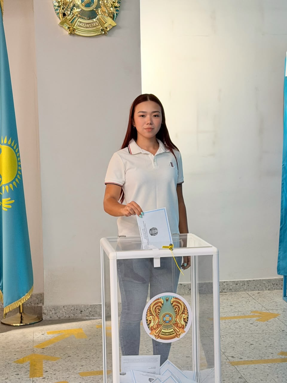 Алматыда Олимпиада жүлдегері Александра Ле Құрылтай сайлауында дауыс берді 