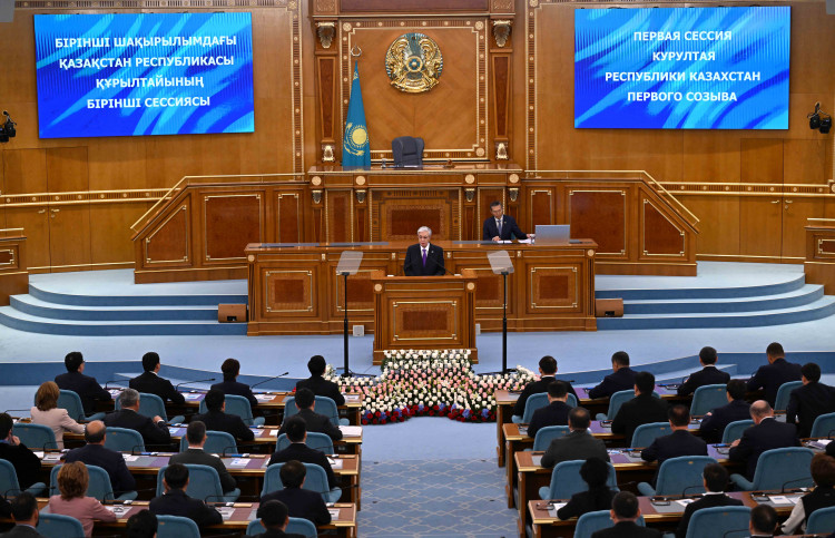 Тоқаев бірінші шақырылымдағы Құрылтайдың бірінші сессиясының ашылуында сөз сөйледі