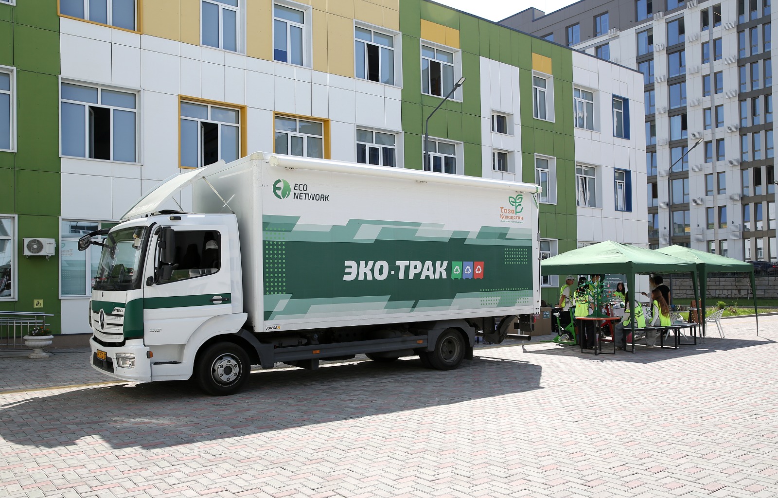 Таза Қазақстан: Алматыда «GREEN UP» экологиялық жобасы іске қосылды