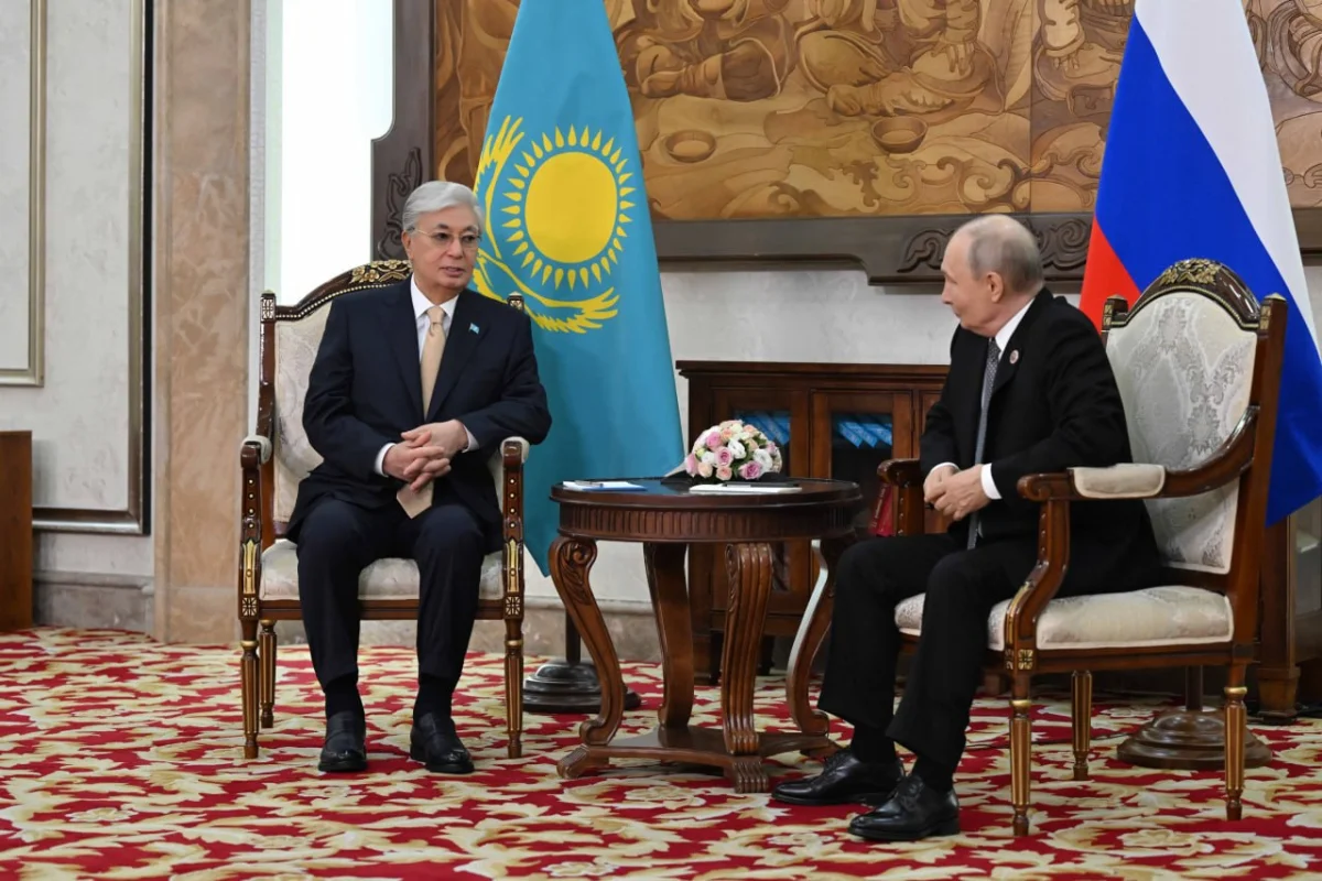 Тоқаев пен Путин ШЫҰ саммитінде кездесті