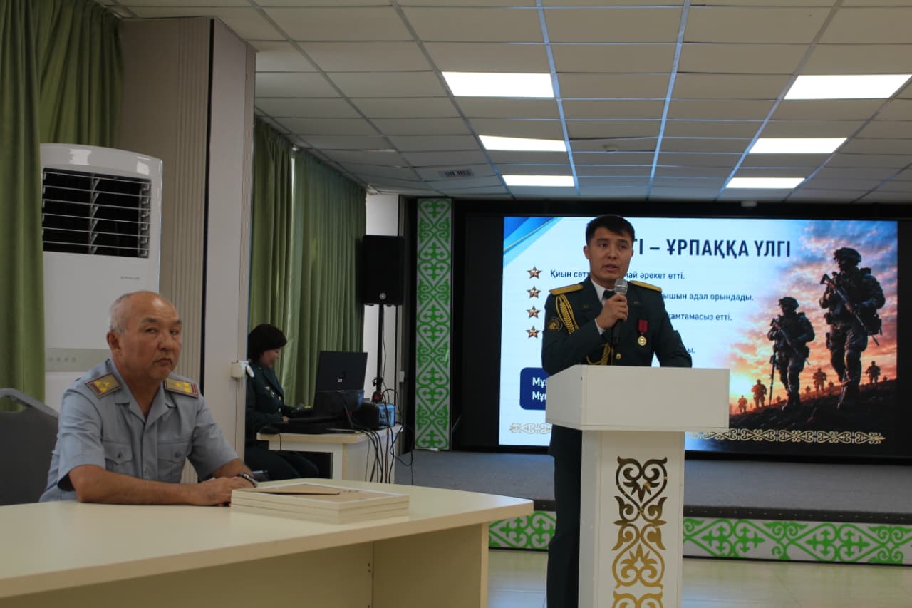 Ұлттық ұлан батыры оқушылармен кездесті