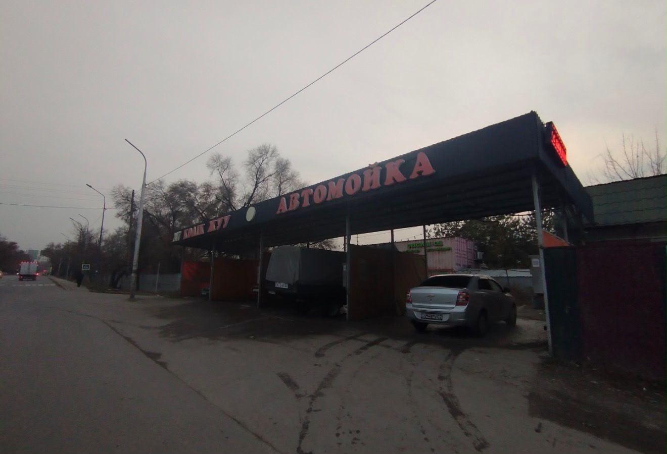 Алматыда заңсыз салынған автокөлік жуу орны бұзылды