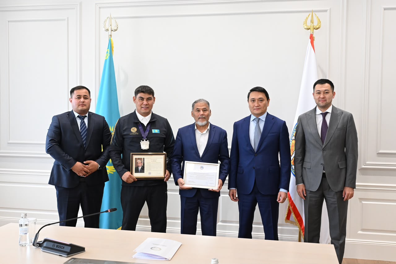 Алматыда VI Дүниежүзілік көшпенділер ойындарының жүлдегері Арман Қошқаров марапатталды