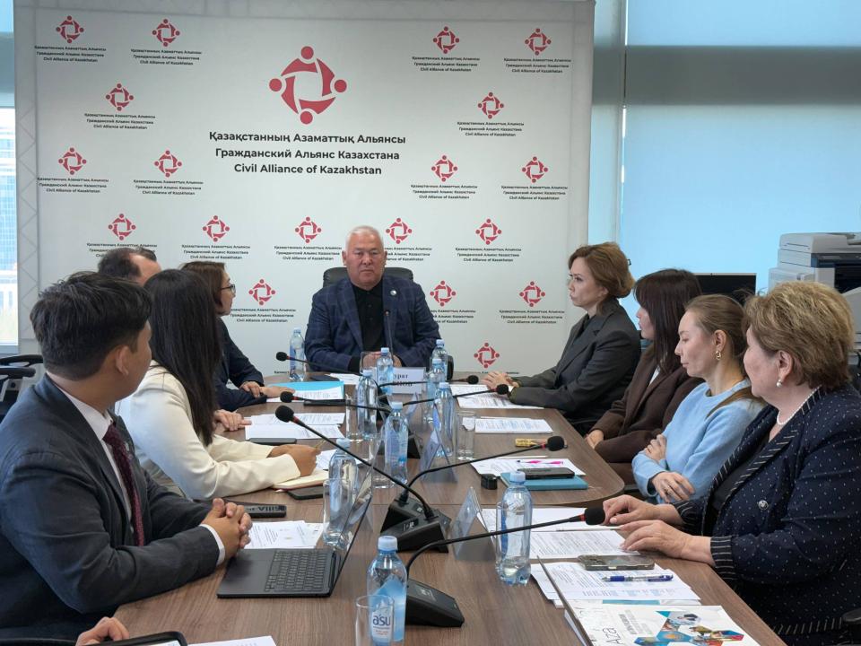 Астанада Халық Кеңесінің азаматтық қоғамды дамытудағы рөлі тақырыбында отырыс өтті