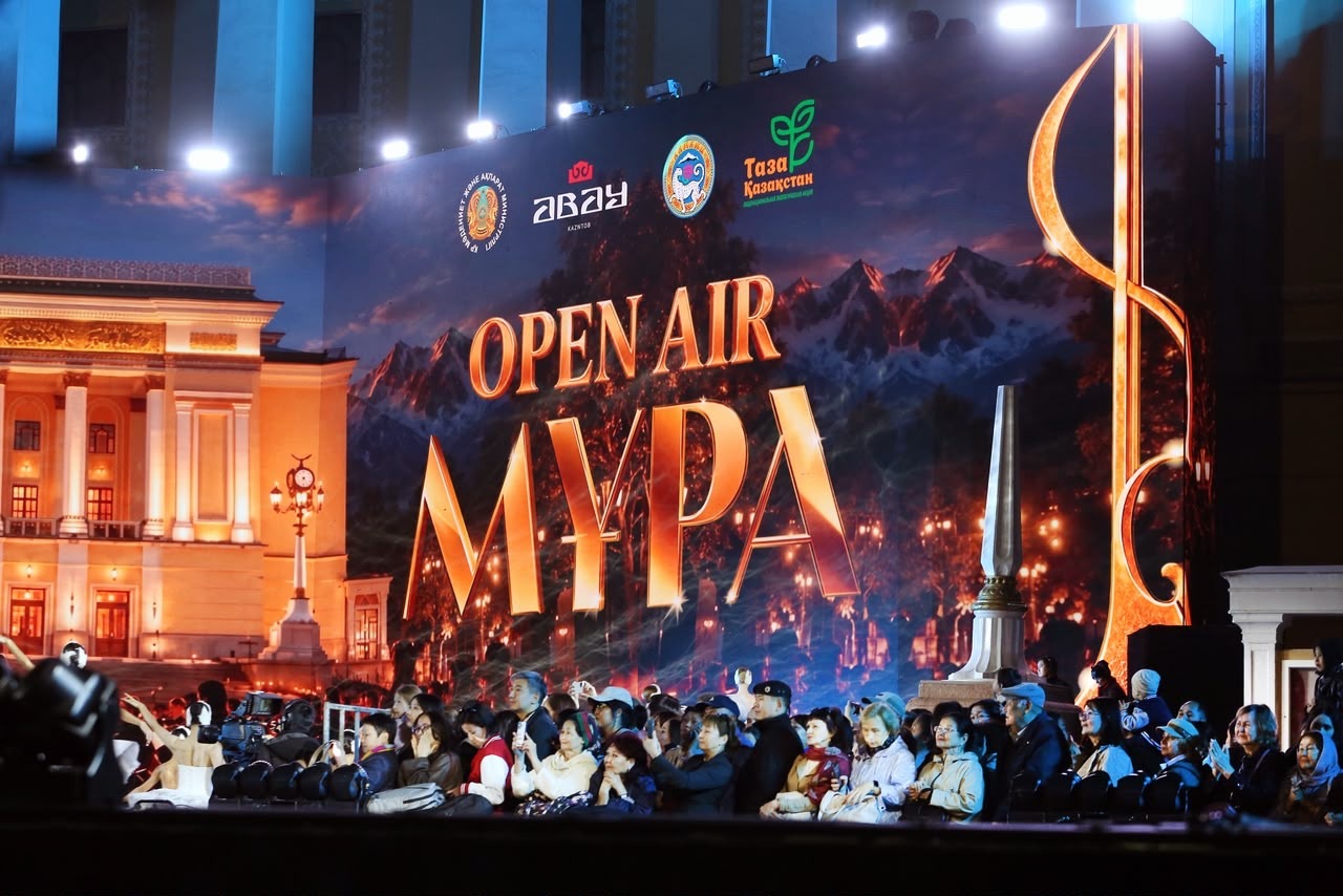 «МҰРА»: Абай атындағы театрдың ауқымды Open-Air концерті мыңдаған көрермен жинады