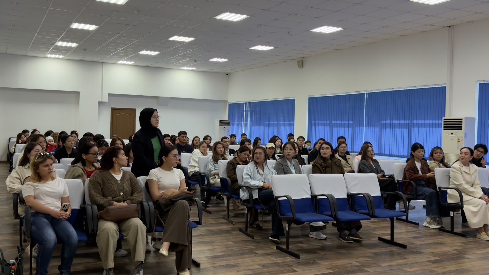 Қоғамдық денсаулық сақтау басқармасының басшысы жас дәрігерлермен кездесті