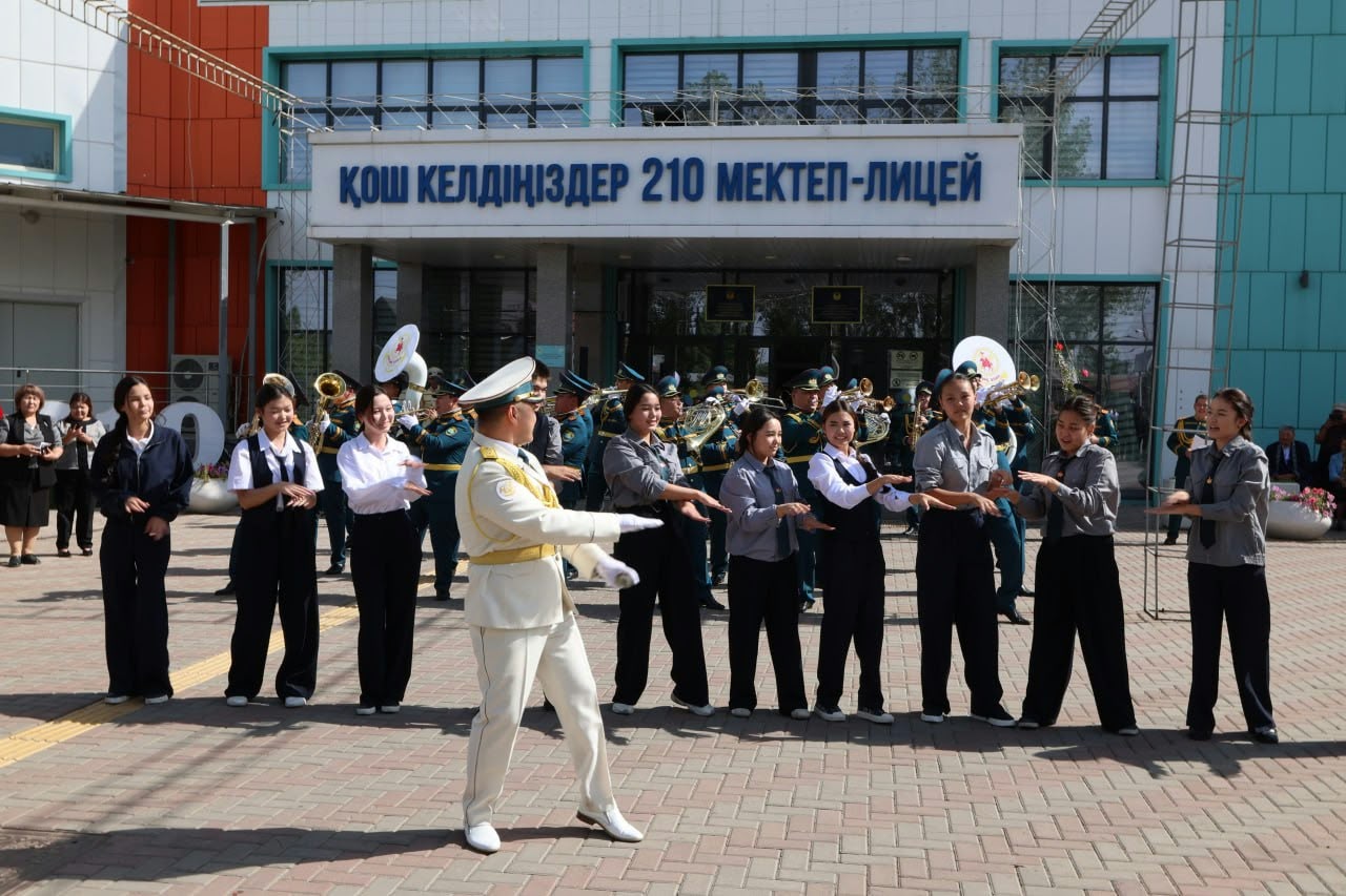 Ұлттық ұлан офицерлері алматылық оқушыларға ерлік сабағын өткізді