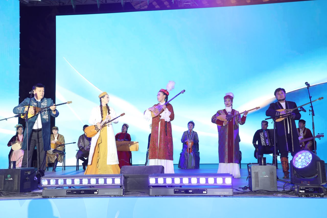 Алматыда Республика күніне орай мерекелік концерт өтті