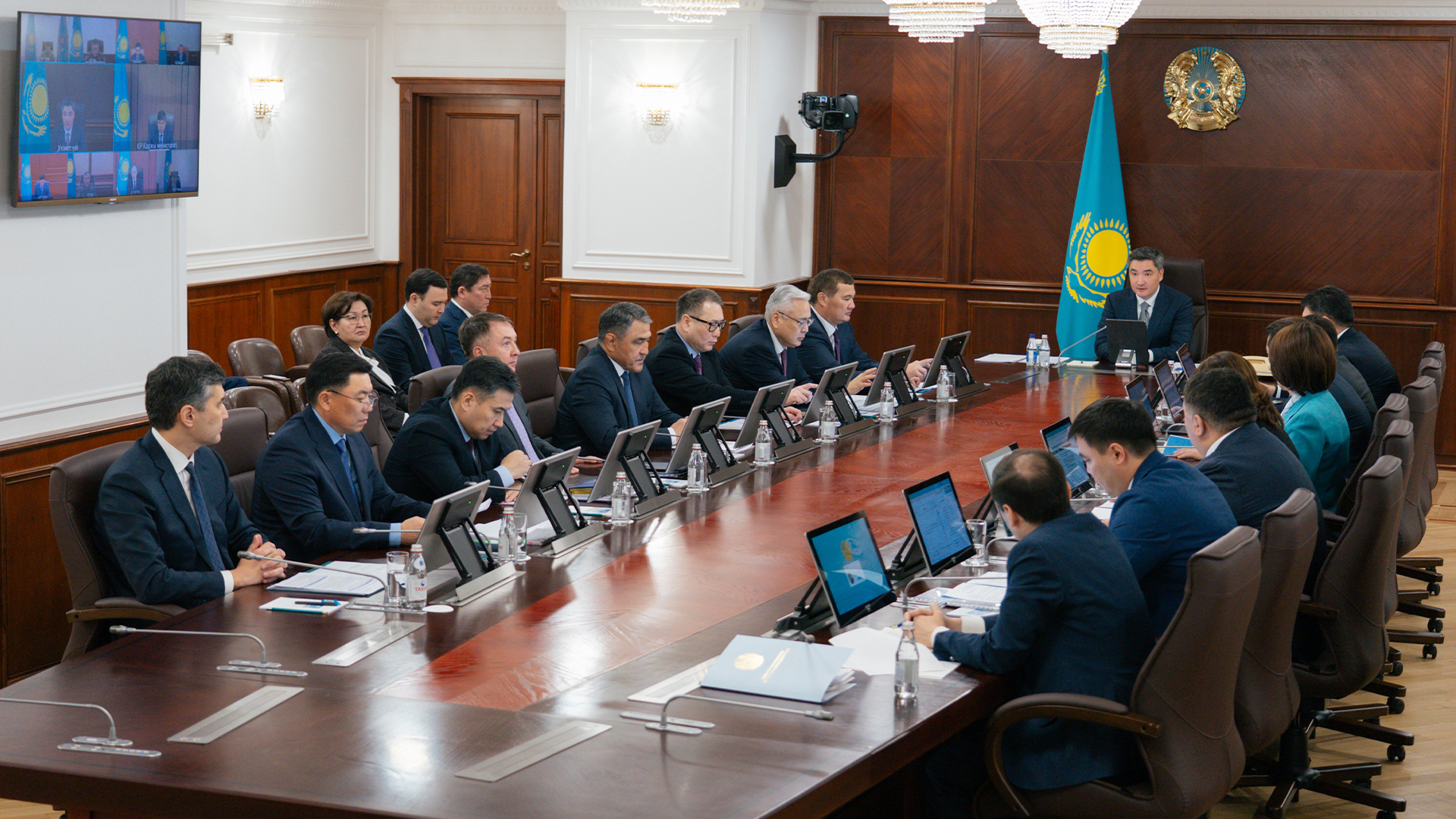 Үкімет Президент қойған міндеттерді жүйелі түрде шешу үшін барлық қажетті шараларды қабылдайды